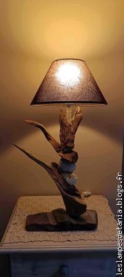 Lampe avec socle en pierre